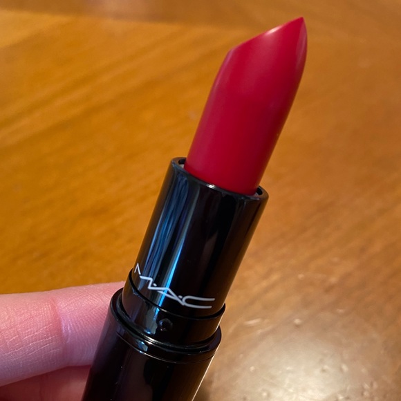 MAC Love Me Lipstick Give Me Fever - Picture 6 of 16